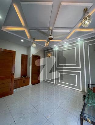 جی ۔ 13 اسلام آباد میں 5 کمروں کا 4 مرلہ مکان 3.9 کروڑ میں برائے فروخت۔