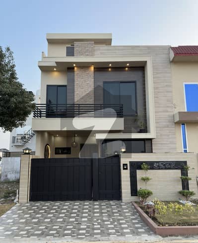 سٹی ہاؤسنگ سوسائٹی - بلاک اے سٹی ہاؤسنگ سوسائٹی,سیالکوٹ میں 4 کمروں کا 5 مرلہ مکان 1.95 کروڑ میں برائے فروخت۔