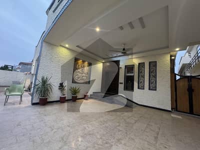 بحریہ انکلیو - سیکٹر سی 1 بحریہ انکلیو,بحریہ ٹاؤن,اسلام آباد میں 7 کمروں کا 10 مرلہ مکان 5.8 کروڑ میں برائے فروخت۔