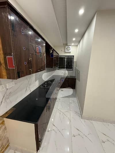 خیابانِ امین لاہور میں 3 کمروں کا 5 مرلہ مکان 1.75 کروڑ میں برائے فروخت۔