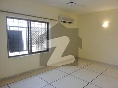 ایف ۔ 7 اسلام آباد میں 5 کمروں کا 1 کنال مکان 11.2 لاکھ میں کرایہ پر دستیاب ہے۔