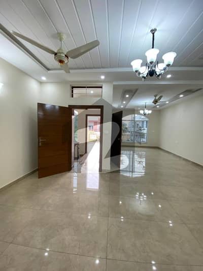 ڈی ۔ 12 اسلام آباد میں 3 کمروں کا 8 مرلہ بالائی پورشن 1.3 لاکھ میں کرایہ پر دستیاب ہے۔