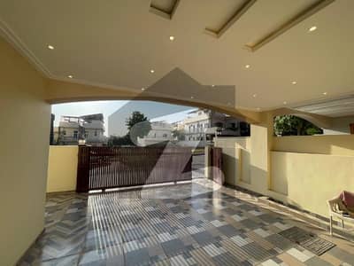 بحریہ انکلیو - سیکٹر سی 1 بحریہ انکلیو,بحریہ ٹاؤن,اسلام آباد میں 5 کمروں کا 10 مرلہ مکان 4.8 کروڑ میں برائے فروخت۔