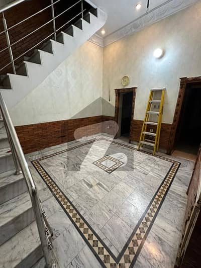 مجاہد روڈ سیالکوٹ میں 4 کمروں کا 4 مرلہ مکان 2.45 کروڑ میں برائے فروخت۔