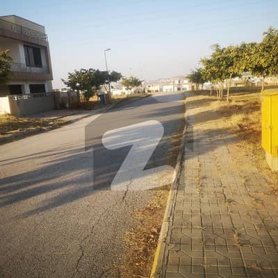 12 MARLA PLOT IN SECTOR F2 PHASE 8