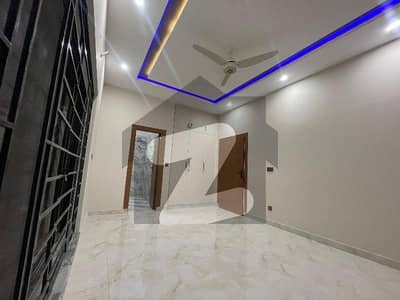 بحریہ انکلیو - سیکٹر ایچ بحریہ انکلیو,بحریہ ٹاؤن,اسلام آباد میں 3 کمروں کا 5 مرلہ مکان 2.55 کروڑ میں برائے فروخت۔