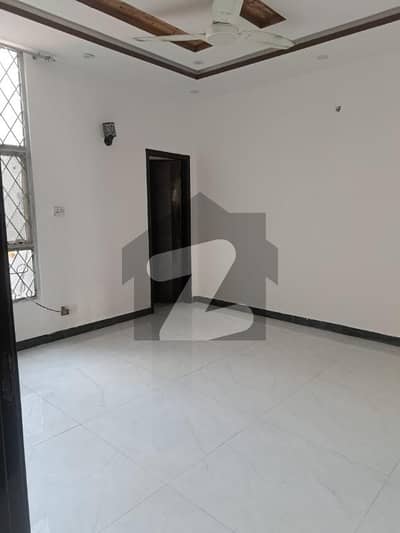 ڈی ایچ اے فیز 4 ڈیفنس (ڈی ایچ اے),لاہور میں 4 کمروں کا 10 مرلہ مکان 1.7 لاکھ میں کرایہ پر دستیاب ہے۔