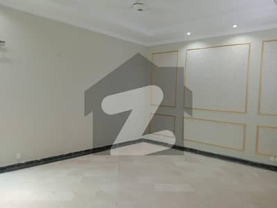 ڈی ایچ اے فیز 4 ڈیفنس (ڈی ایچ اے),لاہور میں 4 کمروں کا 10 مرلہ مکان 1.7 لاکھ میں کرایہ پر دستیاب ہے۔