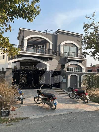 ڈی ایچ اے فیز 5 - بلاک اے فیز 5,ڈیفنس (ڈی ایچ اے),لاہور میں 4 کمروں کا 10 مرلہ مکان 2.5 لاکھ میں کرایہ پر دستیاب ہے۔