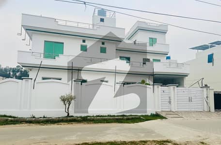 محافظ ٹاؤن فیز 1 - بلاک اے محافظ ٹاؤن فیز 1,محافظ ٹاؤن,لاہور میں 8 کمروں کا 1 کنال مکان 3.5 لاکھ میں کرایہ پر دستیاب ہے۔