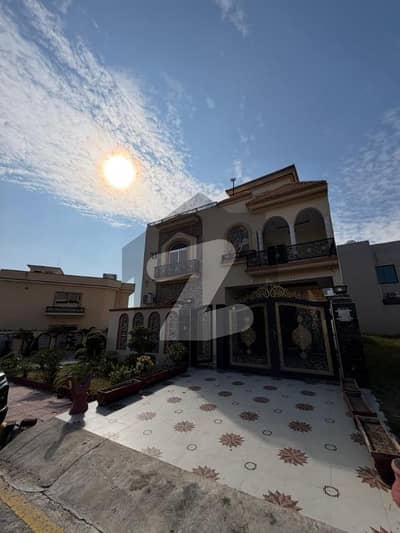 سٹی ہاؤسنگ سکیم جہلم میں 5 کمروں کا 10 مرلہ مکان 4.0 کروڑ میں برائے فروخت۔