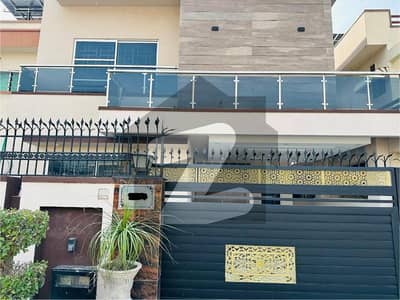 10 Marla Boulevard House Looks like Brand New