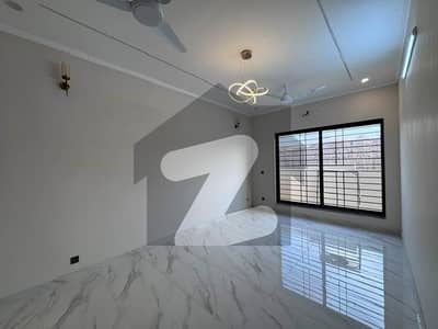 ایف ۔ 11 اسلام آباد میں 6 کمروں کا 1 کنال مکان 7.5 لاکھ میں کرایہ پر دستیاب ہے۔