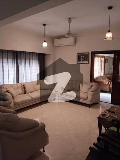 سِی ویو اپارٹمنٹس کراچی میں 3 کمروں کا 12 مرلہ فلیٹ 2.15 لاکھ میں کرایہ پر دستیاب ہے۔