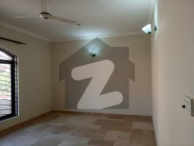 ای ۔ 11/2 ای ۔ 11,اسلام آباد میں 4 کمروں کا 10 مرلہ مکان 7.85 کروڑ میں برائے فروخت۔