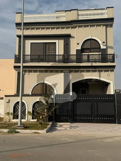 سٹی ہاؤسنگ سوسائٹی - بلاک اے ایکسٹینشن سٹی ہاؤسنگ سوسائٹی,سیالکوٹ میں 4 کمروں کا 5 مرلہ مکان 1.85 کروڑ میں برائے فروخت۔