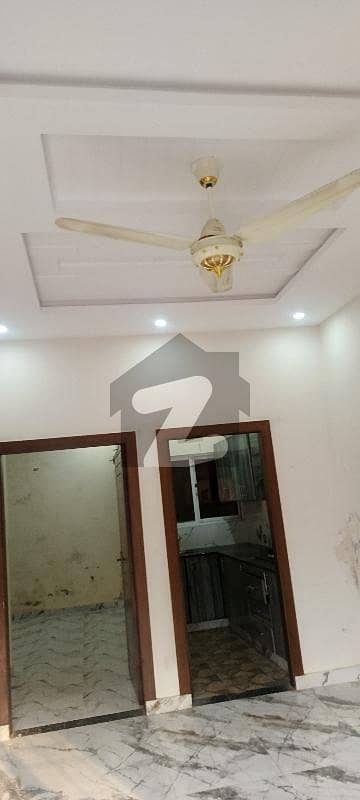 گلریز ہاؤسنگ سکیم راولپنڈی میں 2 کمروں کا 3 مرلہ زیریں پورشن 28.0 ہزار میں کرایہ پر دستیاب ہے۔