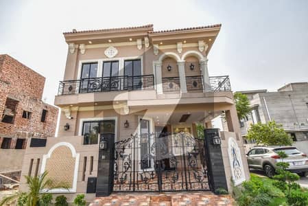 5 MARLA BRAND NEW HOUSE FOR RENT NEAR ALL AMENTIES