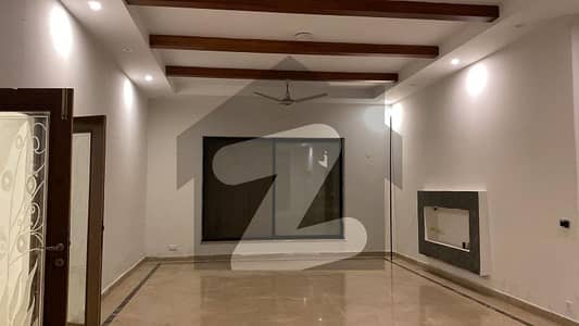 ڈی ایچ اے فیز 5 ڈیفنس (ڈی ایچ اے),لاہور میں 4 کمروں کا 1 کنال مکان 2.5 لاکھ میں کرایہ پر دستیاب ہے۔