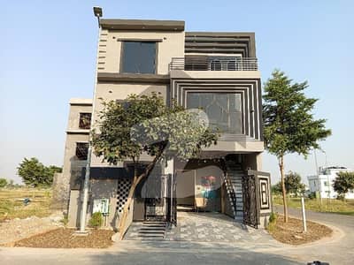 Prime Location Royal Palm City House Sized 5 Marla For sale