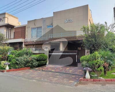 لیک سٹی میڈوز لاہور میں 4 کمروں کا 10 مرلہ مکان 4.95 کروڑ میں برائے فروخت۔