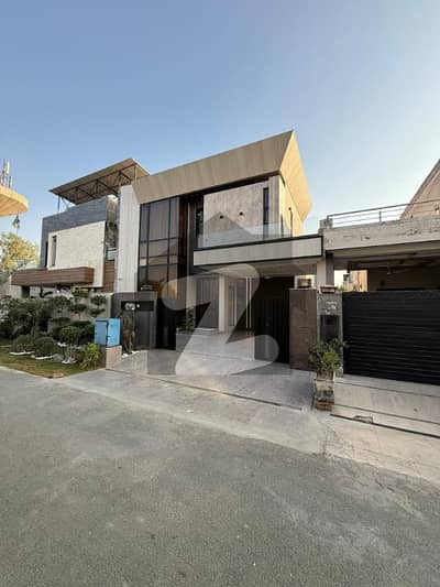 ویلینشیاء ہاؤسنگ سوسائٹی لاہور میں 4 کمروں کا 10 مرلہ مکان 5.85 کروڑ میں برائے فروخت۔