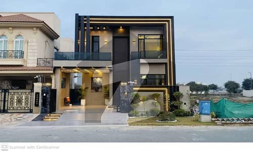 ڈی ایچ اے فیز 7 - بلاک وائے فیز 7,ڈیفنس (ڈی ایچ اے),لاہور میں 4 کمروں کا 10 مرلہ مکان 7.0 کروڑ میں برائے فروخت۔