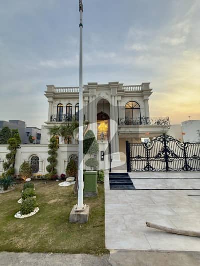 1 KANAL BRAND NEW VICTORIAN VILLA NEAR CARREFOUR