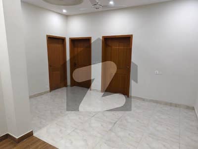 جوہر ٹاؤن لاہور میں 3 کمروں کا 6 مرلہ بالائی پورشن 65.0 ہزار میں کرایہ پر دستیاب ہے۔