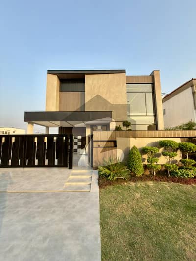 1 KANAL BRAND NEW HOUSE FOR SALE NEAR PARK