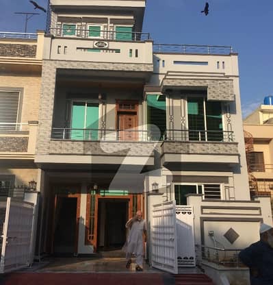 جی ۔ 13 اسلام آباد میں 4 کمروں کا 4 مرلہ مکان 3.75 کروڑ میں برائے فروخت۔