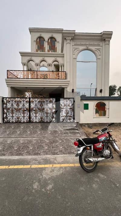 بحریہ آرچرڈ فیز 2 بحریہ آرچرڈ,لاہور میں 5 کمروں کا 8 مرلہ مکان 2.55 کروڑ میں برائے فروخت۔