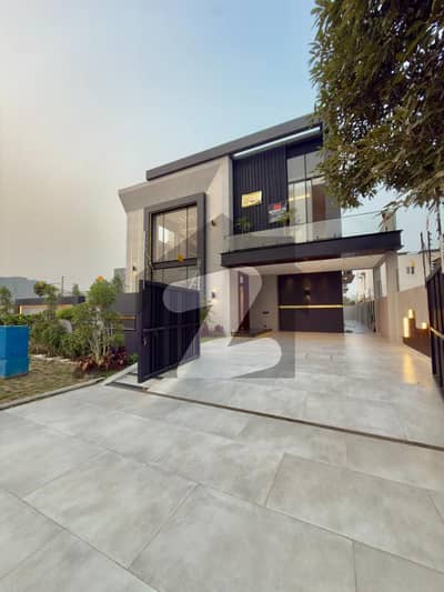 1 KANAL ELEGANT BRAND NEW BUNGALOW FOR SALE