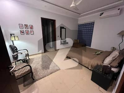 1 Master Bed Fully Furnished Tvl Kitchen Sharing Dha Phase 8 LSE UNIVERSITY Near KFC phase 6 Lahore