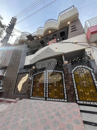 سیٹیلائیٹ ٹاؤن سرگودھا میں 8 کمروں کا 6 مرلہ مکان 3.7 کروڑ میں برائے فروخت۔