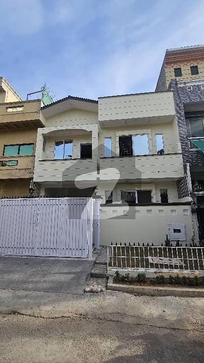 جی ۔ 13 اسلام آباد میں 4 کمروں کا 4 مرلہ مکان 3.6 کروڑ میں برائے فروخت۔