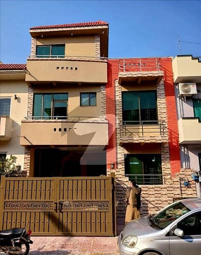 جی ۔ 13 اسلام آباد میں 4 کمروں کا 4 مرلہ مکان 3.38 کروڑ میں برائے فروخت۔