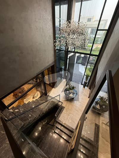 ONE KANAL FULL BASEMENT FULL FURNISHED DESIGNER HOUSE NEAR JALAL SONS MARKET AND PARK