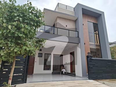 ایم پی سی ایچ ایس - بلاک سی ایم پی سی ایچ ایس ۔ ملٹی گارڈنز,بی ۔ 17,اسلام آباد میں 8 مرلہ مکان 4.3 کروڑ میں برائے فروخت۔