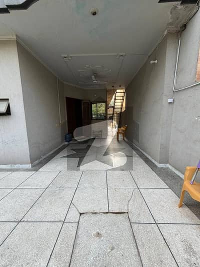 واپڈا ٹاؤن فیز 1 - بلاک جی2 واپڈا ٹاؤن فیز 1,واپڈا ٹاؤن,لاہور میں 4 کمروں کا 10 مرلہ مکان 3.9 کروڑ میں برائے فروخت۔