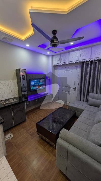 جوہر ٹاؤن لاہور میں 1 کمرے کا 2 مرلہ فلیٹ 65.0 لاکھ میں برائے فروخت۔