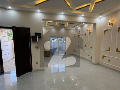 بحریہ ٹاؤن سیکٹر ای بحریہ ٹاؤن,لاہور میں 3 کمروں کا 5 مرلہ مکان 2.1 کروڑ میں برائے فروخت۔