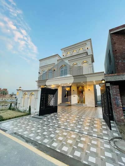 Get An Attractive Prime Location House In Gujranwala Under Rs. 38000000