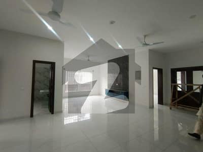 آئی ۔ 8/2 آئی ۔ 8,اسلام آباد میں 3 کمروں کا 1 کنال بالائی پورشن 4.0 لاکھ میں کرایہ پر دستیاب ہے۔