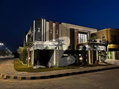 رائل آرچرڈ - بلاک سی رائل آرچرڈ,ملتان پبلک سکول روڈ,ملتان میں 6 کمروں کا 1 کنال مکان 10.5 کروڑ میں برائے فروخت۔