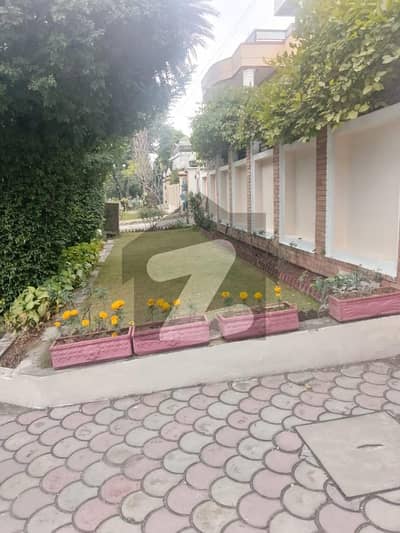 آئی ۔ 8 اسلام آباد میں 3 کمروں کا 1 کنال بالائی پورشن 2.5 لاکھ میں کرایہ پر دستیاب ہے۔