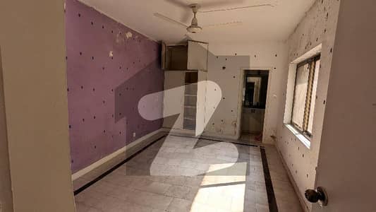 ایڈن ایوینیو ایڈن,لاہور میں 4 کمروں کا 12 مرلہ مکان 1.25 لاکھ میں کرایہ پر دستیاب ہے۔