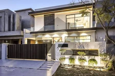 ڈی ایچ اے فیز 7 - بلاک ٹی فیز 7,ڈیفنس (ڈی ایچ اے),لاہور میں 4 کمروں کا 10 مرلہ مکان 4.5 کروڑ میں برائے فروخت۔