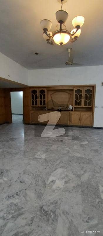 جوہر ٹاؤن لاہور میں 3 کمروں کا 1 کنال زیریں پورشن 1.3 لاکھ میں کرایہ پر دستیاب ہے۔