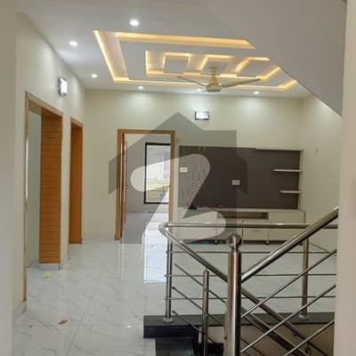 بحریہ ٹاؤن راولپنڈی راولپنڈی میں 5 کمروں کا 7 مرلہ مکان 75.0 ہزار میں کرایہ پر دستیاب ہے۔